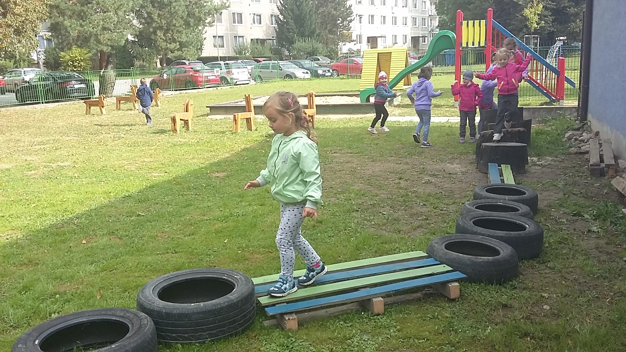 Fotogaléria EP - Hry na školskom dvore (7) EP - Hry na školskom dvore